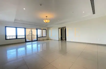 Apartment - 2 Bedrooms - 3 Bathrooms for sale in Tower 28 - Porto Arabia - The Pearl Island - Doha