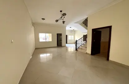 مجمع سكني - 4 غرف نوم - 4 حمامات للايجار في شارع الهناء - الغرافة - الدوحة