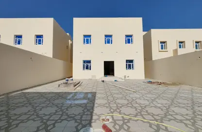 Villa - 5 Bedrooms - 2 Bathrooms for rent in Umm Abirieh - Al Shamal