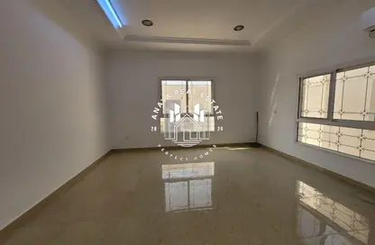 فيلا - غرفة نوم - 1 حمام للايجار في شارع ام السنيم - عين خالد - الدوحة