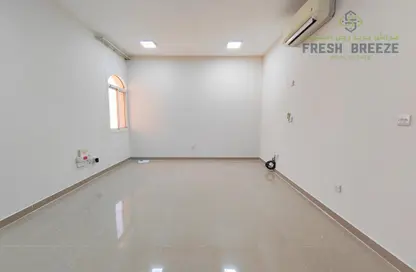 صورة لـ غرفة فارغة شقة - 2 غرف نوم - 2 حمامات للايجار في أم غويلينا - الدوحة ، صورة رقم 1