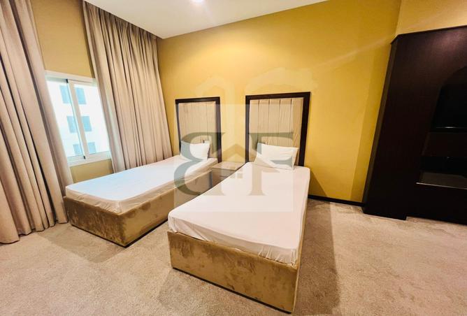 987489 - Property Image 2