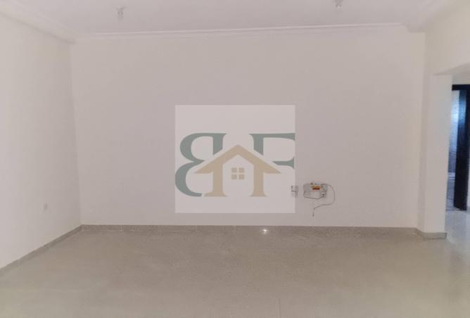 985193 - Property Image 2