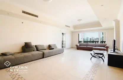 Apartment - 2 Bedrooms - 3 Bathrooms for rent in West Porto Drive - Porto Arabia - The Pearl Island - Doha