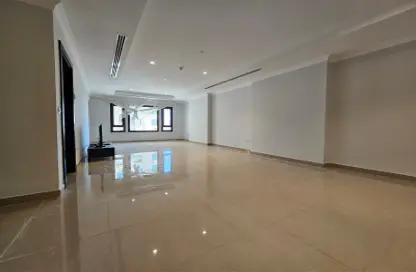 Apartment - 1 Bedroom - 2 Bathrooms for rent in West Porto Drive - Porto Arabia - The Pearl Island - Doha