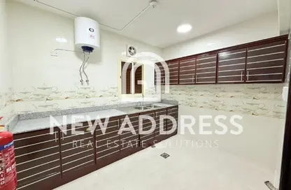 Apartment - 3 Bedrooms - 2 Bathrooms for rent in Ramada Commercial Building - Al Rawabi Street - Al Muntazah - Doha