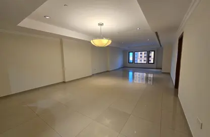 Apartment - 1 Bedroom - 2 Bathrooms for rent in West Porto Drive - Porto Arabia - The Pearl Island - Doha