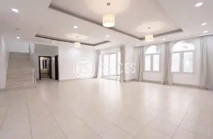 Empty Room image for: Villa - 5 Bedrooms - 6 Bathrooms for rent in West Bay Villas - West Bay - West Bay - Doha, Image 1