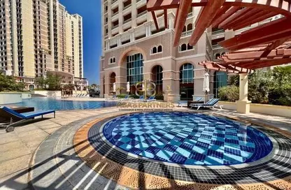 شقة - 3 غرف نوم - 4 حمامات للايجار في فيفا غرب - فيفا بحرية - جزيرة اللؤلؤة - الدوحة