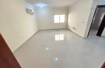 Apartment - 1 Bedroom - 2 Bathrooms for rent in Umm Ghwailina Comm - Umm Ghuwalina - Umm Ghuwailina - Doha