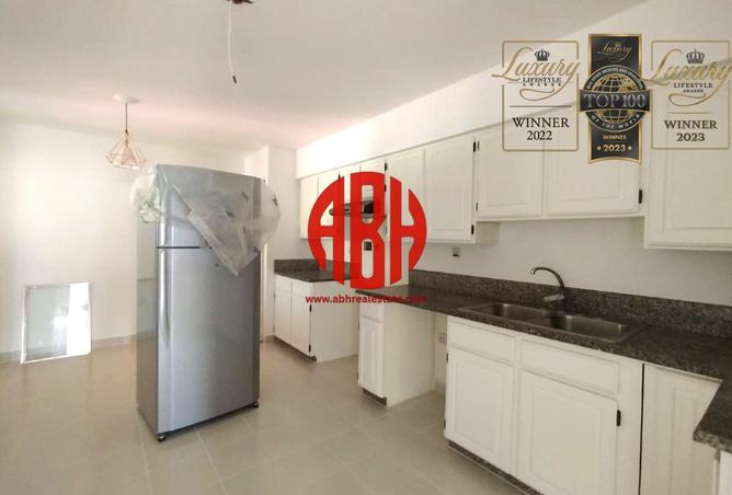 912442 - Property Image 3