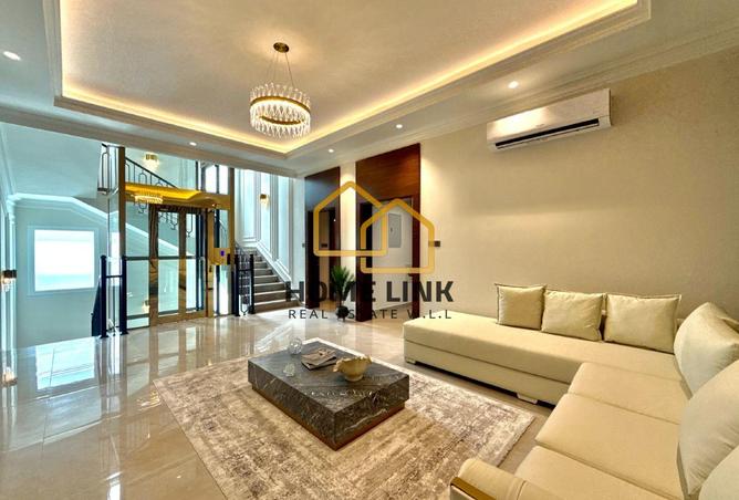 998313 - Property Image 2