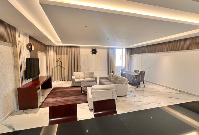 884325 - Property Image 2