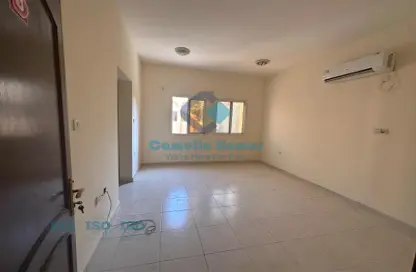 مجمع سكني - 8 غرف نوم - 5 حمامات للايجار في شارع الهناء - الغرافة - الدوحة