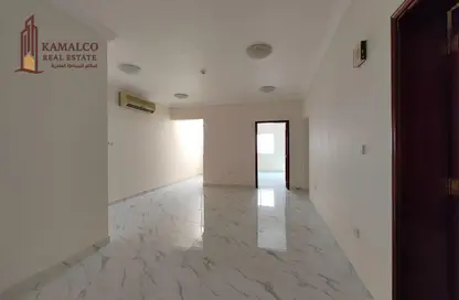 Apartment - 2 Bedrooms - 2 Bathrooms for rent in Umm Ghwailina Comm - Umm Ghuwalina - Umm Ghuwailina - Doha