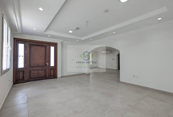 987840 - Property Image 2