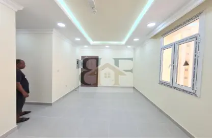 Apartment - 2 Bedrooms - 2 Bathrooms for rent in Umm Ghwailina Comm - Umm Ghuwalina - Umm Ghuwailina - Doha