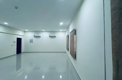 Staff Accommodation - Studio - 1 Bathroom for rent in Birkat Al Awamer - Al Wakra