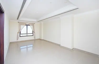 Apartment - 1 Bedroom - 2 Bathrooms for rent in Tower 28 - Porto Arabia - The Pearl Island - Doha