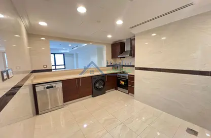 Apartment - 1 Bedroom - 2 Bathrooms for rent in Porto Arabia - The Pearl Island - Doha