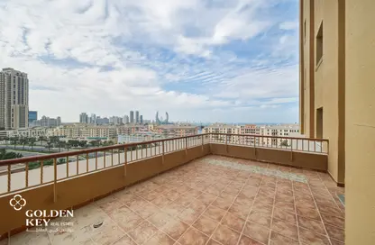 Apartment - 1 Bedroom - 2 Bathrooms for rent in West Porto Drive - Porto Arabia - The Pearl Island - Doha
