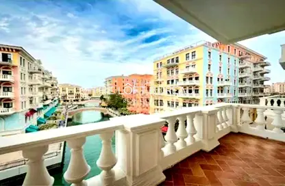Apartment - 2 Bedrooms - 3 Bathrooms for rent in Carnaval - Qanat Quartier - The Pearl Island - Doha