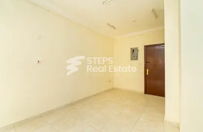 شقة - 2 غرف نوم - 2 حمامات للايجار في شارع الخازن - مدينة خليفة جنوب - مدينة خليفة - الدوحة