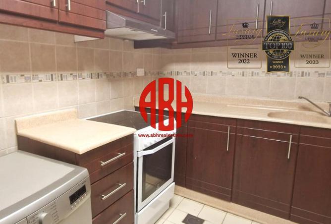 933065 - Property Image 2