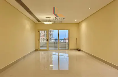 Apartment - 2 Bedrooms - 2 Bathrooms for rent in Marina Tower 21 - Marina District - Lusail