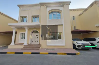 مجمع سكني - 5 غرف نوم - 6 حمامات للايجار في شارع وادي الشاهينيا - عين خالد - الدوحة