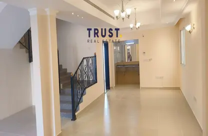 فيلا - 3 غرف نوم - 4 حمامات للايجار في الغرافة - الغرافة - الدوحة