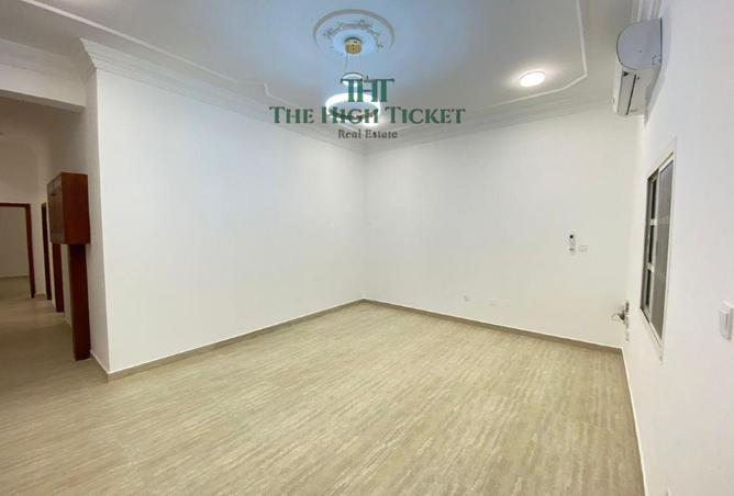 956902 - Property Main Image