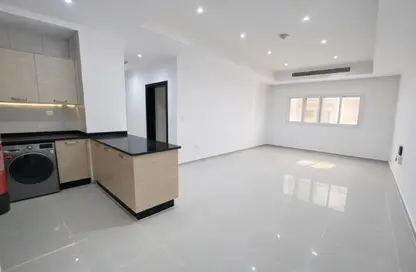 شقة - 2 غرف نوم - 2 حمامات للايجار في النصر - الدوحة