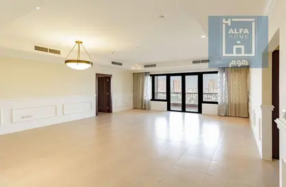 Apartment - 2 Bedrooms - 3 Bathrooms for rent in Porto Arabia - The Pearl Island - Doha