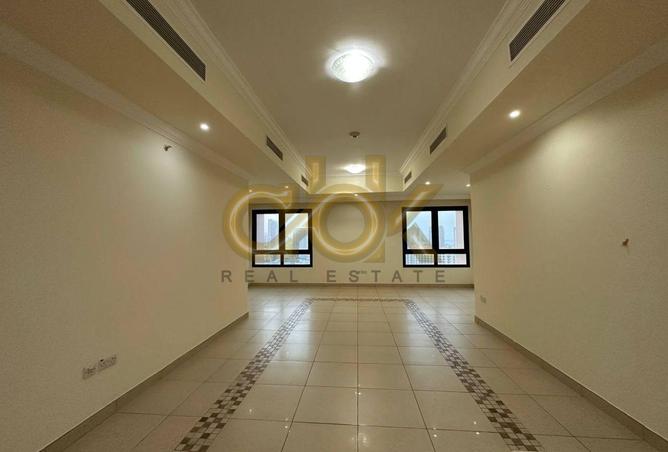 953633 - Property Image 2