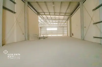 Warehouse - Studio - 6 Bathrooms for rent in Argentine Neighbourhood - Birkat Al Awamer - Al Wakra