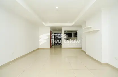 Apartment - 1 Bedroom - 2 Bathrooms for rent in Tower 13 - Porto Arabia - The Pearl Island - Doha