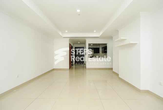 Apartment - 1 Bedroom - 2 Bathrooms for rent in West Porto Drive - Porto Arabia - The Pearl Island - Doha