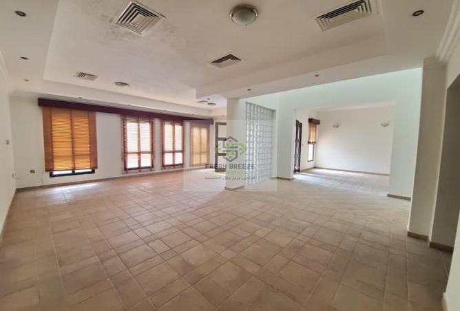 988697 - Property Image 2