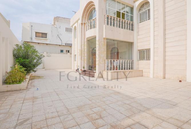 988868 - Property Image 2