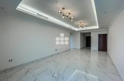 Empty Room image for: Apartment - 2 Bedrooms - 3 Bathrooms for rent in Floresta Gardens - Floresta Gardens - The Pearl Island - Doha, Image 1
