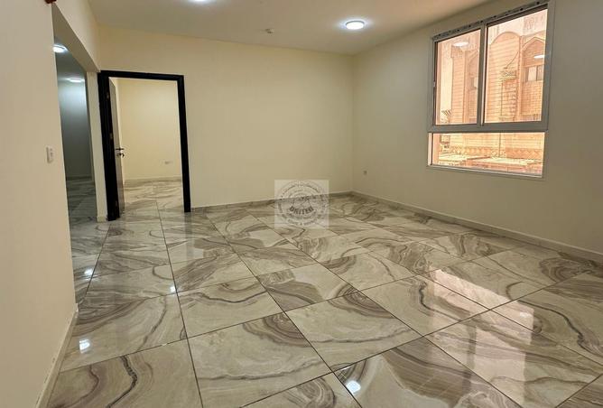 Apartment - 3 Bedrooms - 2 Bathrooms for rent in Bin Omran 28 - Fereej Bin Omran - Doha