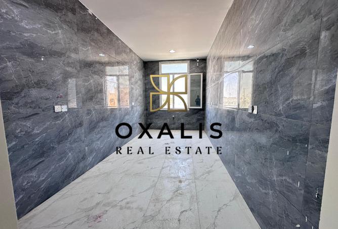 957203 - Property Image 2