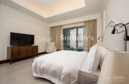 Room / Bedroom image for: Apartment - 1 Bedroom - 2 Bathrooms for sale in The Pearl Island - Doha, Image 1