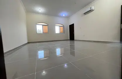 شقة - غرفة نوم - 1 حمام للايجار في غرب الهلال - الهلال - الدوحة