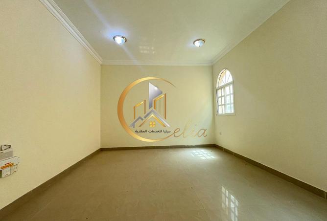 911833 - Property Image 2
