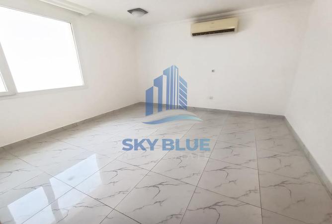 904986 - Property Image 2