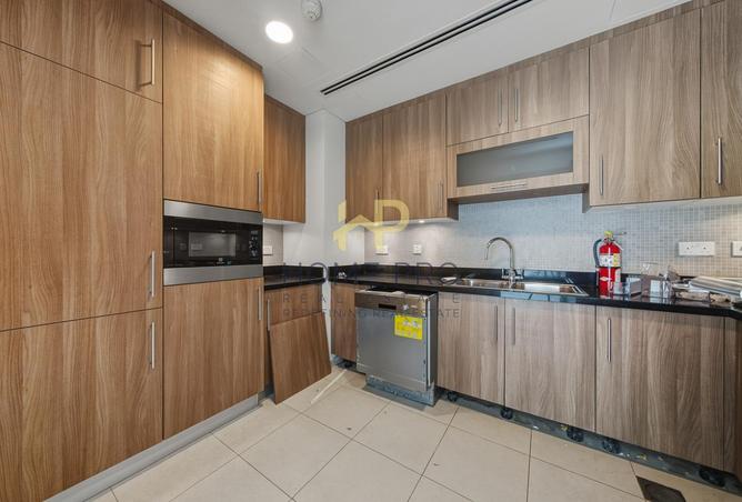 988389 - Property Image 3