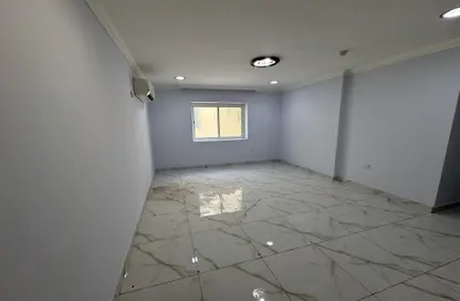 Apartment - 2 Bedrooms - 2 Bathrooms for rent in Bin Omran 35 - Fereej Bin Omran - Doha