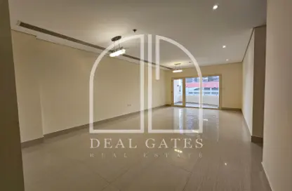 Empty Room image for: Apartment - 2 Bedrooms - 2 Bathrooms for rent in Marina Residence 16 - Marina District - Lusail, Image 1